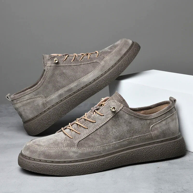 Adidași din Piele Suede