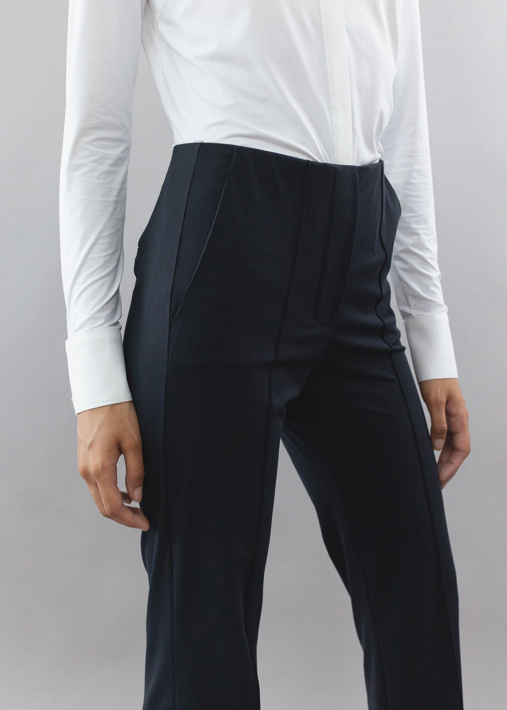 SOFIE - Pantaloni evazați cu talie înaltă pentru un look elegant