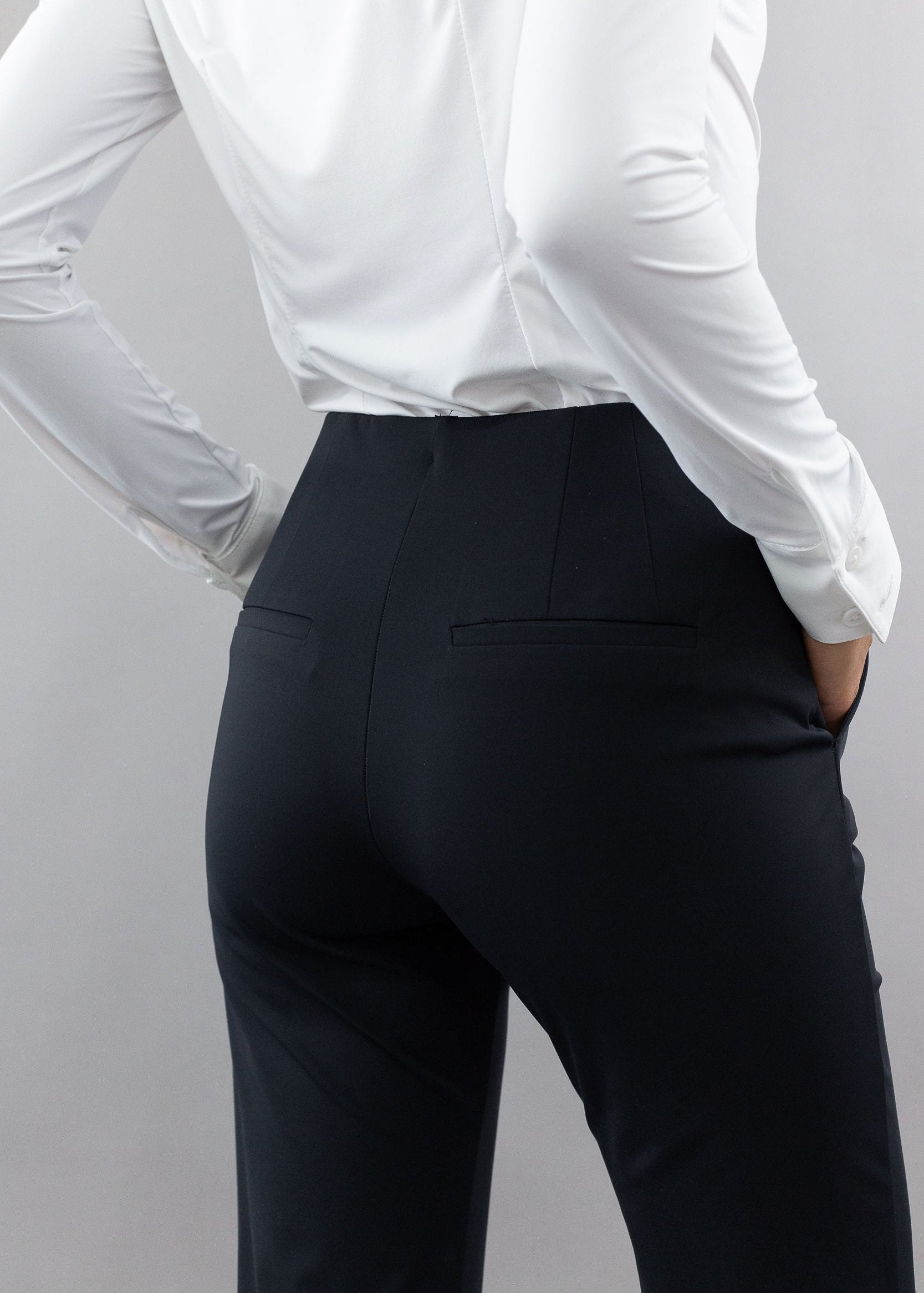 SOFIE - Pantaloni evazați cu talie înaltă pentru un look elegant